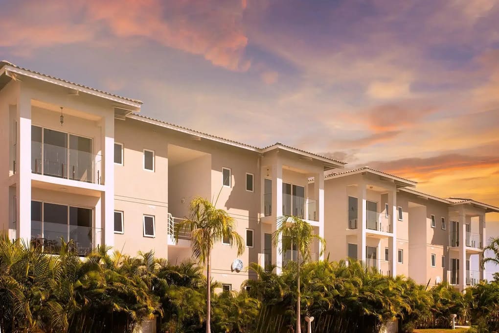 Descubre los apartamentos de Playa Caracol: lujo y comodidad para personas de España