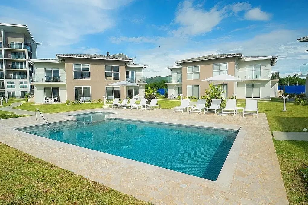 Vive frente al mar en Playa Caracol: la opción perfecta si eres de Costa Rica